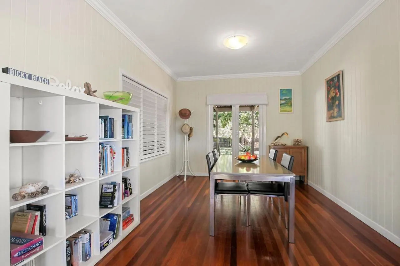Henzell Street 28 Dicky Beach Caloundra Holiday home